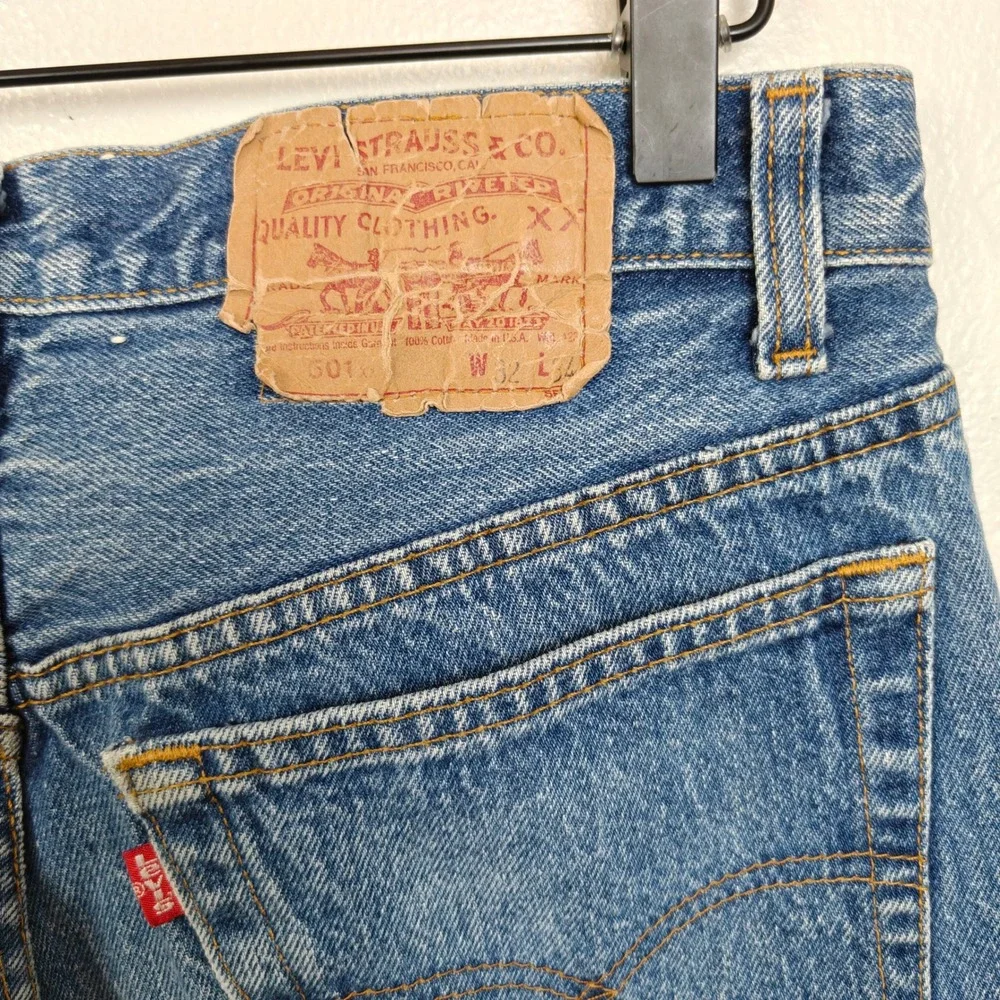 Vintage Levis 501xx Jeans 32x32 Blue Straight Leg Made in USA Grunge Americana